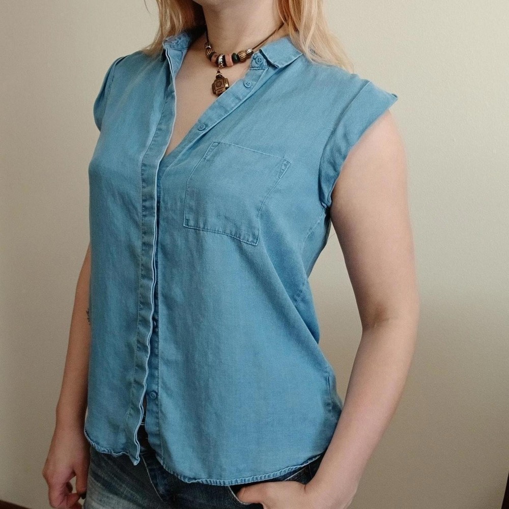 Western short sleeve women's chambray shirt size small - Picture 2 of 3